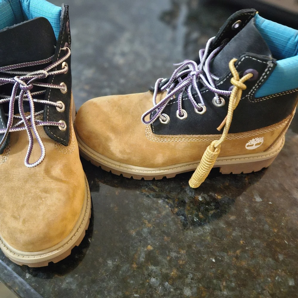 Boots - Picture 6 of 7